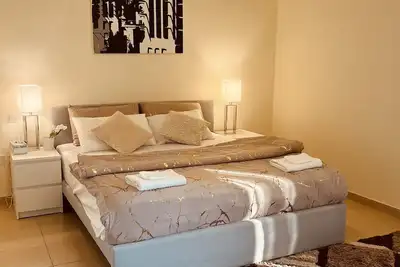 Image de Spacious waterfront Jbr 4-bed (2800 sft) with Beach and Marina access