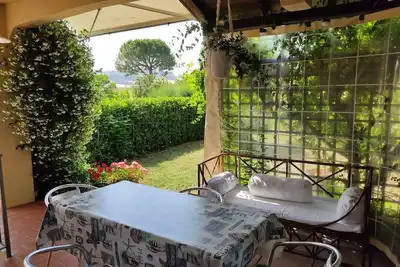 Image de Villino del Sorriso-Three-room apartment near the sea and services, garden, parking space