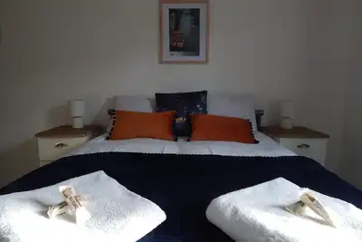 Image de Modern, stylish and well located with parking