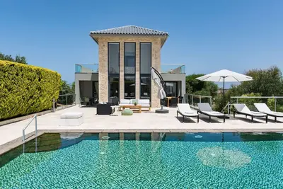 Image de Luxury villa in the charming Akrotiri peninsula