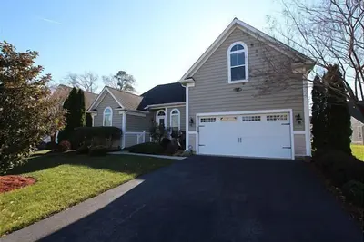 Image de A truly stunning home located in the Grande at Canal Pointe! !