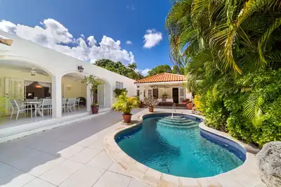 Chateau De Mar, 5 Bedroom Villa 10 Steps From The Beach