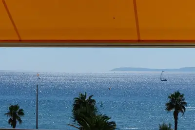 Image de Magnifique Studio cabine rénové 4pers, CLIMatisation, Vue mer, Wifi et Parking!