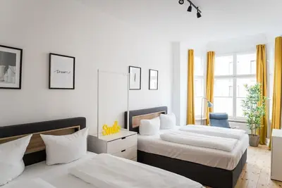 Image de Apartment at Rosenthaler Platz