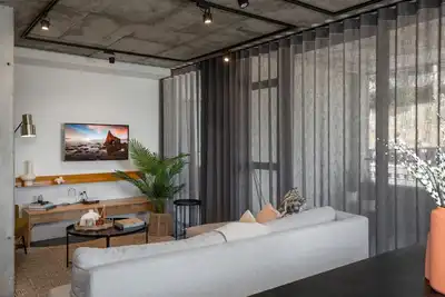 Image de Contemporary 3-Bedroom in Bo-Kaap | Views and Pool