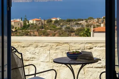 Image de Sea of Crete views from your mountaintop infinity pool