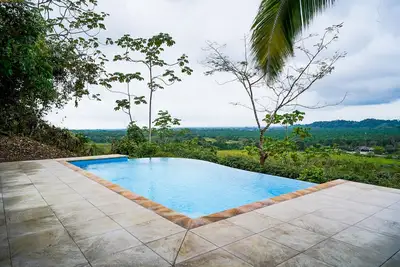 Image de Mountain-view home with private infinity pool & outdoor shower - dog-friendly