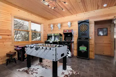 Image de Valley Lodge w/Hot Tub & Arcade.