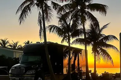 Image de Florida Keys waterfront Rv site with sunset views in Resort style community