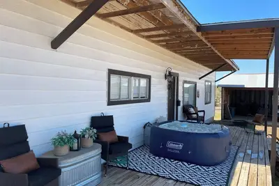 Image de Peaceful & secluded 3 bed. On 24 acres. hot tub.