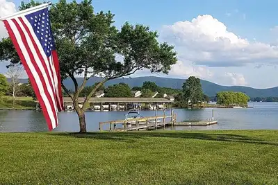 Image de The Woodlands, Bernard's Landing, Smith Mountain Lake