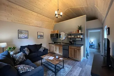 Image de Mt. Marathon Cozy cabin 3 of 3 brand new build