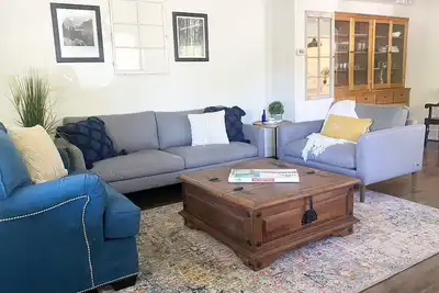 Image de Newly remodeled, Old Town 3 Br, 1. 5 Bath Walk Everywhere