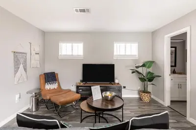 Image de Immerse yourself in the rich, vibrant Dallas culture in this cozy urban getaway.