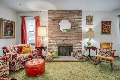 Image de Huge 1960s Style Family and Pet Friendly Home