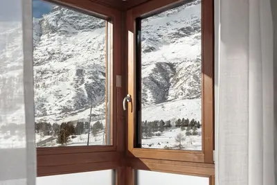 Image de New apartment overlooking mountain, private garage, walking distance lifts