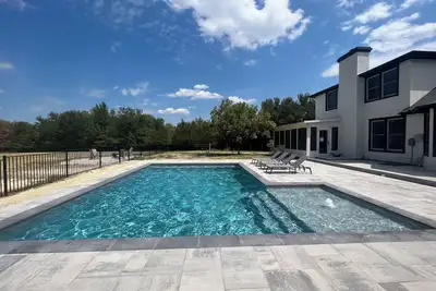 Image de Experience Elegance at our Luxury Ranch with New Pool & Deck