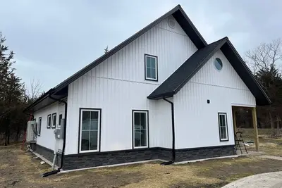 Image de New Construction for 2023. Lake Home with Quarry Views.