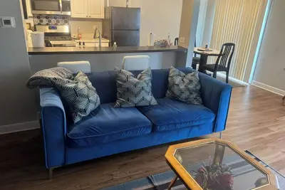 Image de Cheerful 2 bedroom townhouse with free parking.