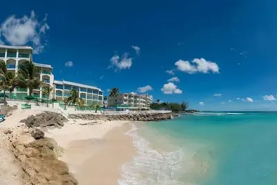 Image de Ideal Location! Onsite Pool, Kitchenette, Oceanfront, Free Parking, Near Beach