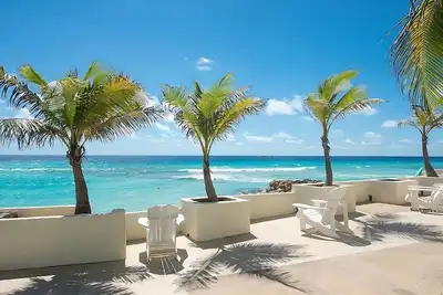 Image de Prime Location! Onsite Pool, Free Parking, Oceanfront, Near Turtle Beach