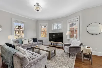 Image de Deluxe 6-Bedroom 3-Min to Downtown | 2-car Driveway