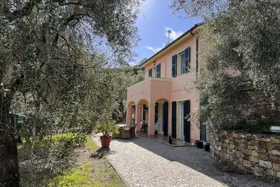 Image de Romantic country house in an olive grove - 5 min. drive to the sea