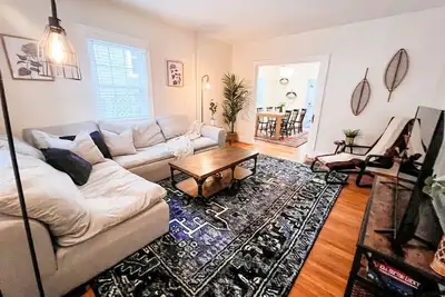 Cozy Craftsman | East Hyde Park