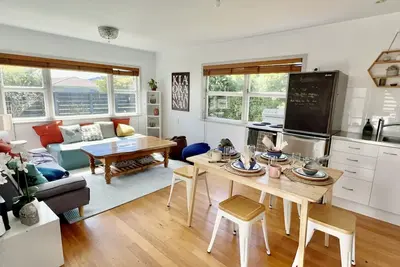 Image de Stay at a 100 y. o. geothermal property in central Rotorua!