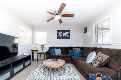 Image de Large Remodeled Home w/screened porch and 2 car garage