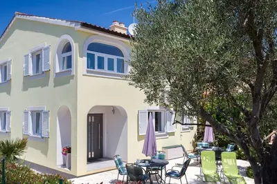 Image de Comfortable vacation home directly by the sea, 80m from the beach