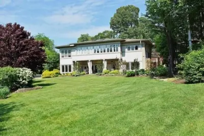 Image de Shangri-la Beautiful setting, beautiful upscale home