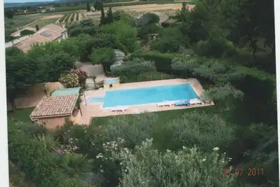 Image de Mas provençal dans domaine viticole avec piscine (11mx5m)