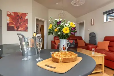 Image de Bluebell Lodge - Sleeps 4/5 with Private Hot Tub