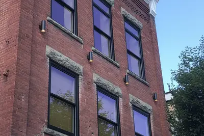 Image de Down town Town house will make you smile.