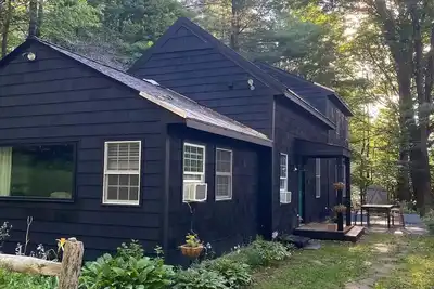 Image de Peaceful Cabin in the Woods and near the mountains