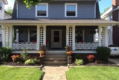 Image de Dutch colonial Century home Charm