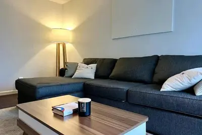 Image de Stylish Home w/Fast Wi-Fi & Fireplace