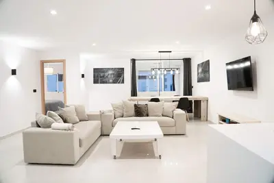 Image de Luxurious apartment 3 min from the beach!