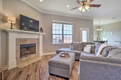 Image de China Spring Home ~ 13 Mi to Downtown Waco!