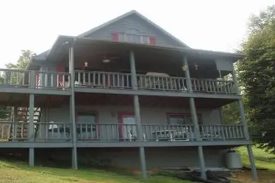 Image de Cowboy Inn-Spacious Dale Hollow Lake House