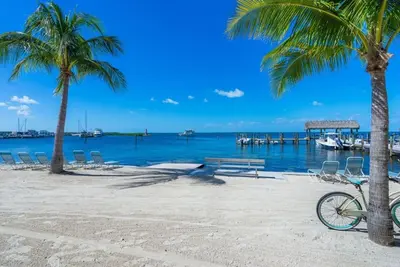 Image de Keys Getaway – 2 Bikes, Heated Pool, Small Beach & Sunset Dock Views