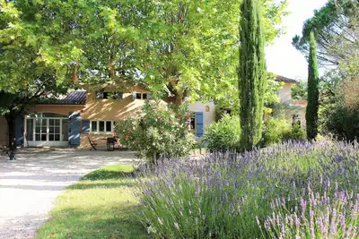 Image de Le Relais des Garrigues. Mas avec piscine clôturée dans le Comtat Venaissin.