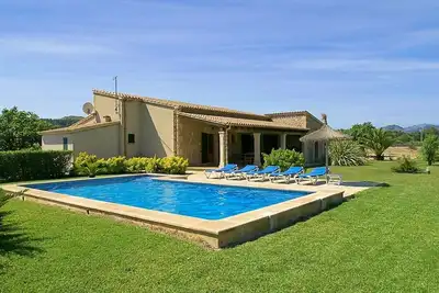 Attractive Finca, A/C, Private Pool, Idyllic Location & Views, walking distance to Port de Pollenca!