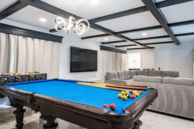 Image de Six Bedroom Room Mansion - minutes from Disneyland
