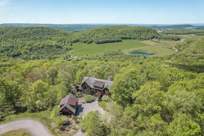 Image de Stunning Luxury Home! Direct Ski Access and Hot Tub