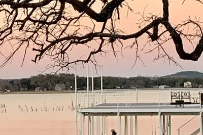 Image de Gorgeous lakefront on Buchanan! Family reunions, girls trip or romantic weekend!