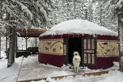Image de \"Shanti Yurt\" with private hot tub in Bragg Creek