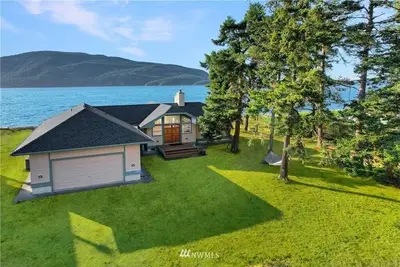 Image de Waterfront home on Guemes, the San Juan’s quietest island
