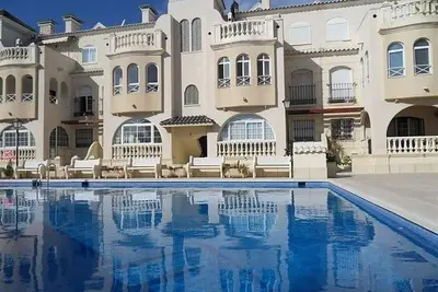 Image de Appartement 'Duquesa Beach' avec vue sur la mer, Wi-Fi et climatisation.
